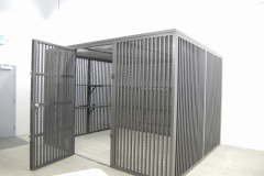 Room-Cages C