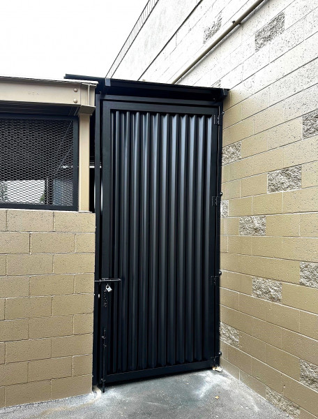 Trash-Enclosures-Gates-320